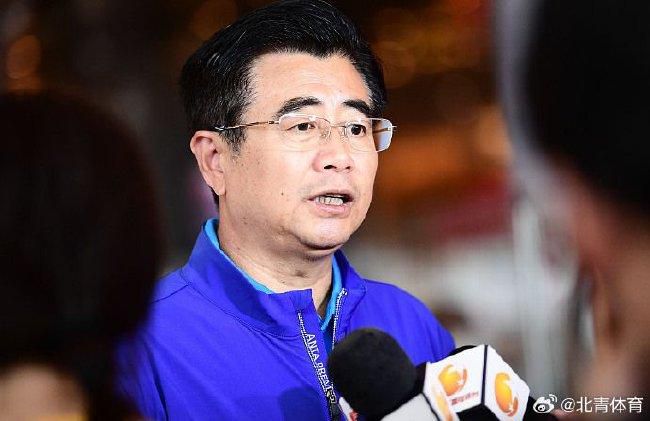 杜阿·利帕晒与男友卡勒姆·特纳音乐节合照2024-07-04 持续热恋中！