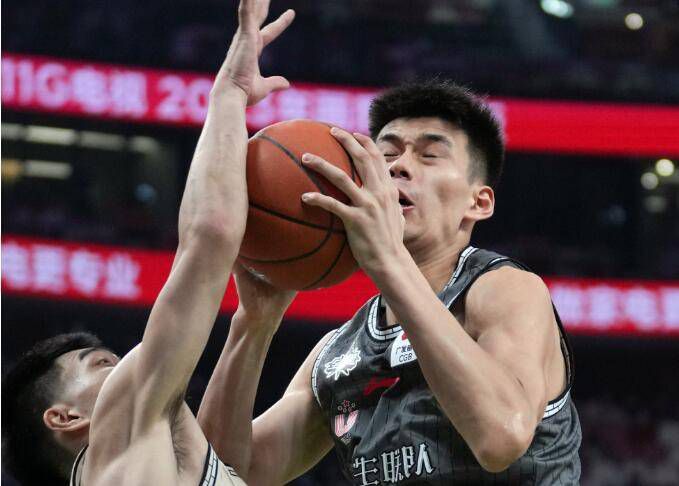 第一季于2021年9月播出，聚焦柔美与具雄（安普贤 饰）的恋爱故事。