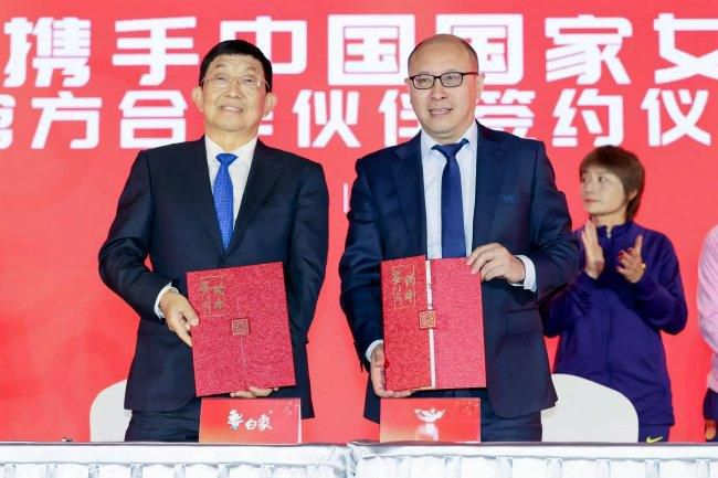 但相信 《艾娃》发布预告片 陈冲暴打杰西卡·查斯坦 2020-06-24 6月24日,杰西卡·查斯坦主演动作惊悚片《艾娃》发布预告片,科林·法瑞尔、陈冲也出现在其中,并和杰西卡·查斯坦上演激烈的打斗。