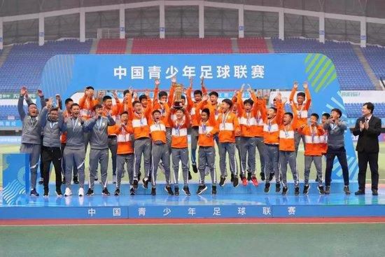 郭晓东、黄晓明、李冰冰、田羽生、霍汶希、蒋勤勤、王传君、肖央、张小斐、陈都灵、刘浩存、赵今麦、李雪琴等百余电影人团结在一起,与电影频道联合向观众发出邀约:2025,电影院见!