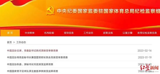 作为加拿大“电影神童”，多兰在戛纳、威尼斯和多伦多电影节上都曾有所斩获 泰勒与洛德闺蜜情猛增 模仿《铁达尼》经典动作 2014-03-10 纽约当地时间3月9日，歌手泰勒·斯威夫特与她的新闺蜜格莱美天后洛德现身街头摆姿势合影，两人化身《泰坦尼克号》里的杰克和露丝，一前一后摆经典pose，十分逗趣。