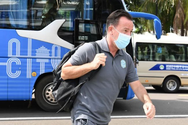 王一博金九封大片 潮酷和优雅一次拿捏 2022-08-26