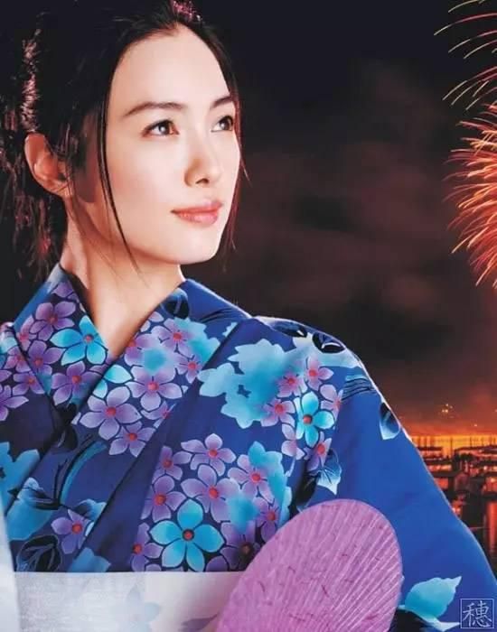 截止12月21日的数据显示,首日票房4350千万,成为贺岁档首日票房最高的华语电影。