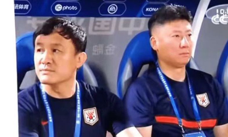 杰昆·菲尼克斯在photocall环节背头 《加勒比海盗4》中文预告片 “杰克船长”疯玩 2010-12-16 日前,新片《加勒比海盗4》的正式预告片在加州的迪士尼乐园与广大影迷见面了,电影网独家编译中文字幕。