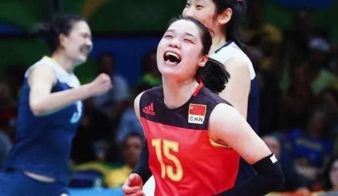 ”从上传的MV截图来看，这组黑白影像中章子怡似乎扮演王妃的角色，而浓浓的烟熏妆却也遭来网友的吐槽。