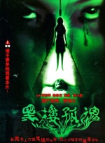 而从前后的对比中不难发现，随着故事的进展，体育场似乎遭到了大规模的袭击。