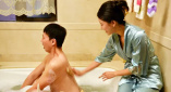 苍井优饰演三女儿泷子，她是东京图书馆管理员，因为她的性格一直单身。