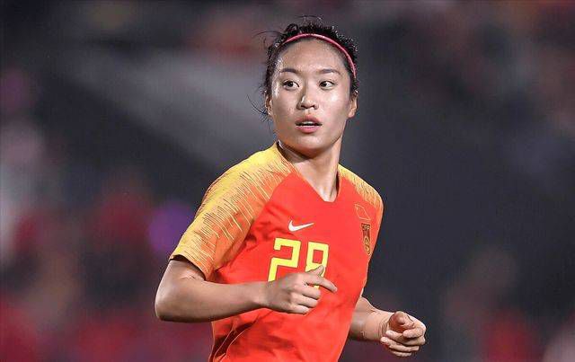 释小龙自幼习武,拍打戏如行云流水,郝劭文天生萌样,一亮相即能耍宝。