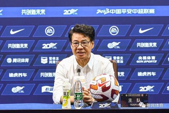 史泰龙、斯坦森齐亮相 共谋新片硬汉形象重现 2014-03-13 3月10日在加利福尼亚州，硬汉西尔维斯特·史泰龙与杰森·斯坦森齐亮相，并与家人共进晚餐。