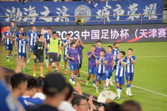 《了不起的老爸》稳居亚军，日票房收677万 大盘稳步回升 《当男人恋爱时》单日票房涨幅7% 2021-06-25 6月24日，全国院线总票房报收4106万，较前日涨幅4.35%。