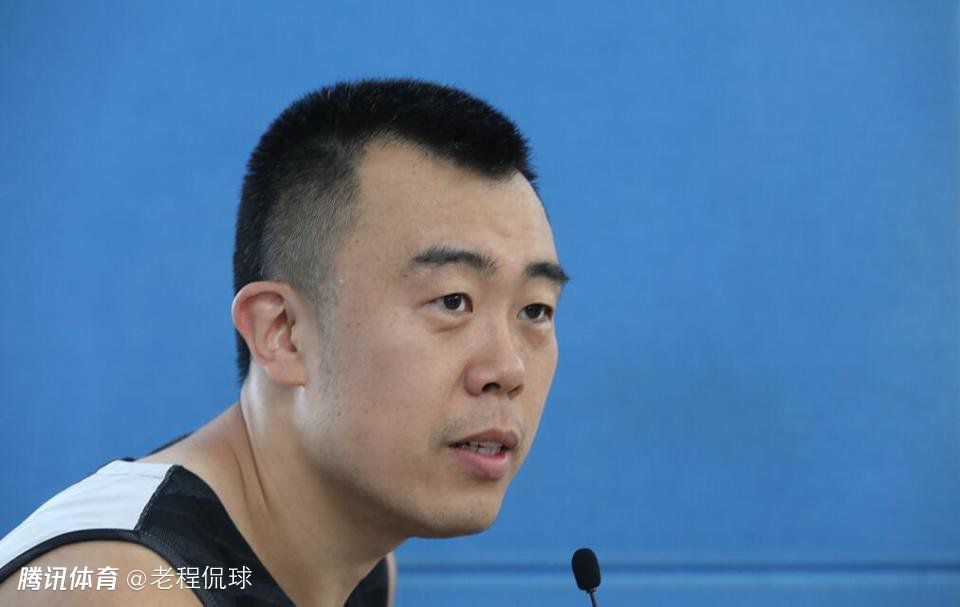 哪吒的盲盒、玩偶等周边产品在各大商店几乎全部热销。