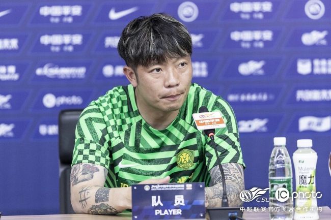 网友们都觉得有些震惊，没想到一直致力于为娱乐圈操心的首富公子，竟然也有如此正襟危坐的时候。