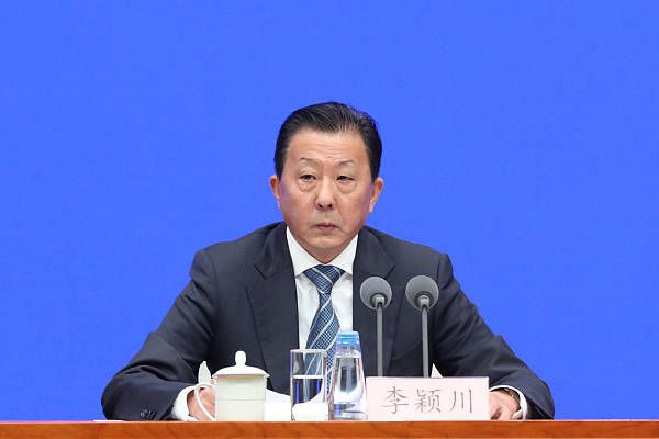 格伦·克洛斯、莎拉·保罗森、泰亚娜·泰勒、金·卡戴珊、妮... 法鲨归来!