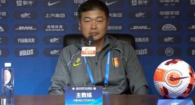 杨紫琼与大自己17岁的让·托德爱情长跑19年,2023年7月二人在瑞士日内瓦结婚。