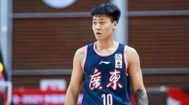 成龙赴多伦多媒体预热会 大方露笑彰显中国魅力 2013-06-14 当地时间6月12日，国际功夫巨星成龙在多伦多市中心香格里拉酒店出席由多伦多国际电影节TIFF组委会与香港贸发局多伦多办事处联合举办的“两岸三地百年光华”媒体预热会，作为特殊嘉宾为影展助阵。