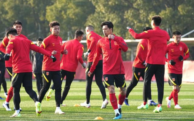 温以凡遭到隔壁男人骚扰,无奈决定搬家。