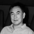 男主演扎克·埃夫隆身穿笔挺西装亮相，与伊莫琴·普茨一同现身。
