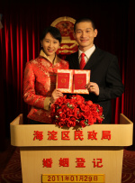 作为“有史以来最真实的赛车电影”，本片采用“IMAX特制”拍摄，在 《F1：狂飙飞车》IMAX特辑 布拉德皮特狂飙出击 2025-06-24 近日，由约瑟夫·科辛斯基执导、布拉德·皮特领衔主演的年度赛车电影《F1：狂飙飞车》发布IMAX幕后特辑，主创团队详解IMAX特制拍摄技术如何真实还原F1赛场的极限速度与震撼冲击力，让观众仿佛置身驾驶 上一页12345.成龙获第78届洛迦诺终身成就!