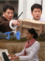 小罗伯特·唐尼与老婆苏珊镜头前大方热吻秀恩爱，为影片造势。