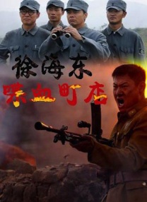 金巧巧白色拖尾长裙尽显苗条身材。
