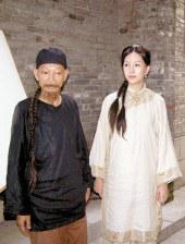 战争即将来到中土，堕落精灵阿达尔弃暗投明，与加拉德瑞尔一同并肩对抗索隆。