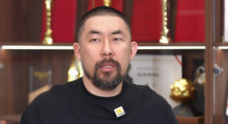 《阿丽塔：战斗天使》是拥有肉体的机械之心，还是在钢筋铁骨下的缸中之脑，哪一个才算得上是真正的人类？