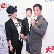 倪妮、宋威龙外网生图抗打 时装周同场黛米·摩尔 2025-09-24 当地时间9月23日，意大利米兰，Gucci 2026春夏系列米兰时装周发布会在米兰证券交易所宫举行。